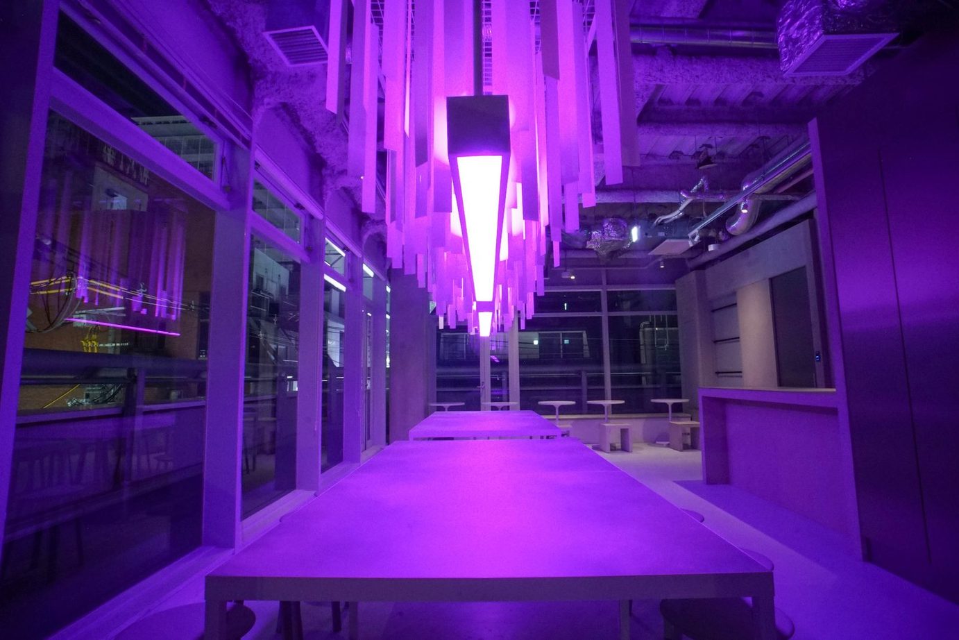 心斎橋 — 夜のカフェ